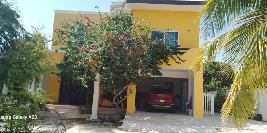 Casa frente de playa primera fila en Sisal Yucatán dentro de un terreno de 26×50 m $25,000,000.°° MXN