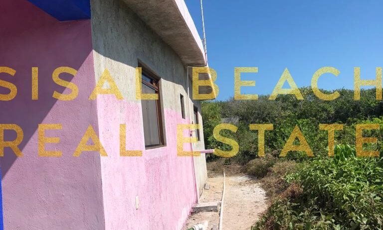 Casa en venta en Sisal Yucatán cerca de la playa dentro de terreno de 11×37.26m construcción de 104m² patio con alberca