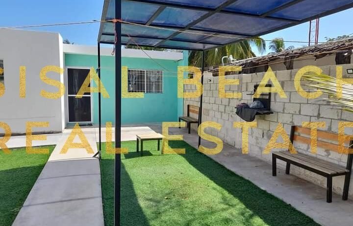 Casa en venta en Sisal Yucatán dentro de terreno 10x30m con alberca y patio