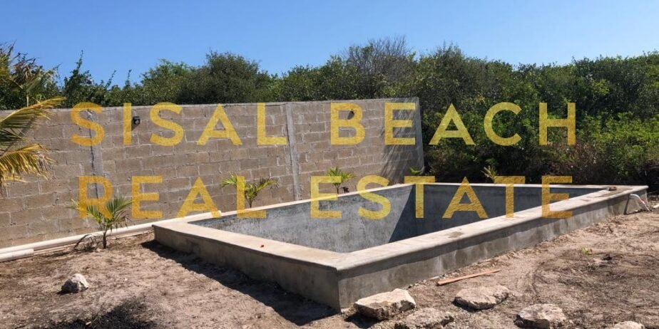 Casa en venta en Sisal Yucatán cerca de la playa dentro de terreno de 11×37.26m construcción de 104m² patio con alberca