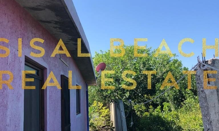 Casa en venta en Sisal Yucatán cerca de la playa dentro de terreno de 11×37.26m construcción de 104m² patio con alberca