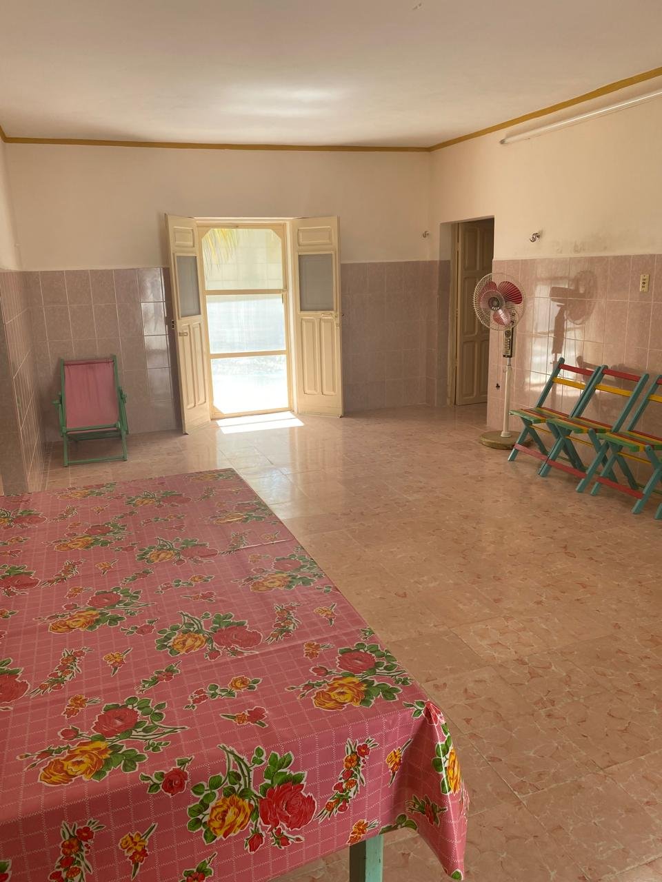 Casa en venta en Sisal Yucatán, dentro de terreno con medidas 20x40m , construcción de 155m² , 1 piso y gran patio estilo playa con palmeras , $4,400,000.°° MXN