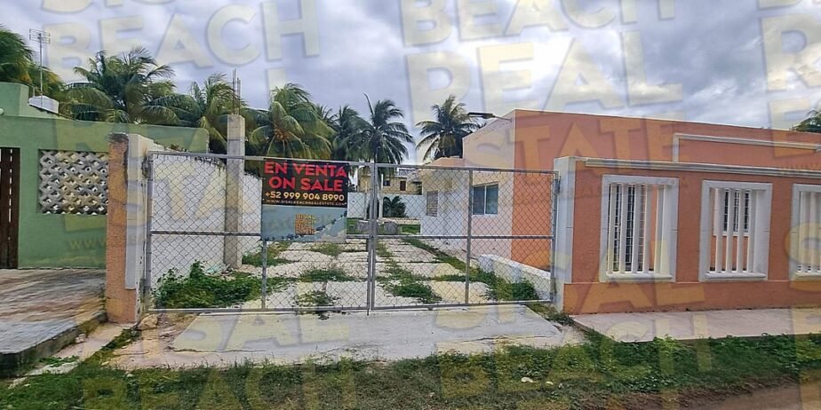 Casa en venta en Sisal Yucatán segunda fila dentro de terreno de 32x19m gran patio con alberca