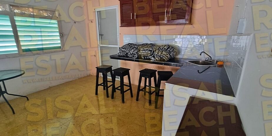 Casa en venta en Sisal Yucatán segunda fila dentro de terreno de 32x19m gran patio con alberca