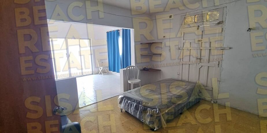 Casa en venta en Sisal Yucatán segunda fila dentro de terreno de 32x19m gran patio con alberca