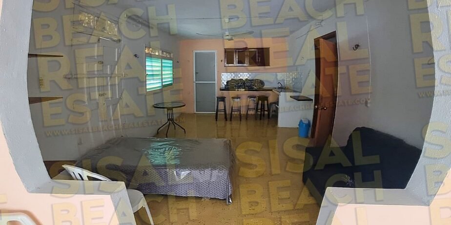 Casa en venta en Sisal Yucatán segunda fila dentro de terreno de 32x19m gran patio con alberca