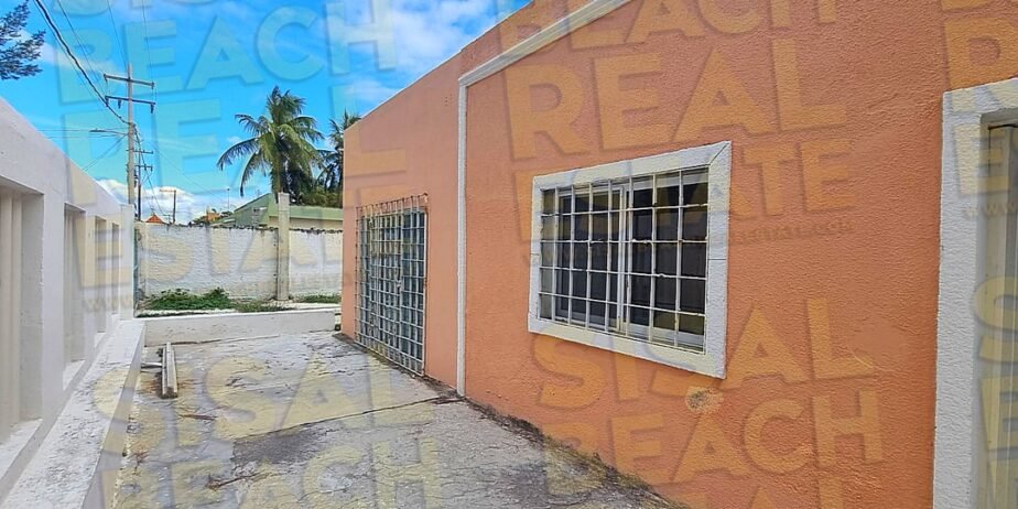 Casa en venta en Sisal Yucatán segunda fila dentro de terreno de 32x19m gran patio con alberca