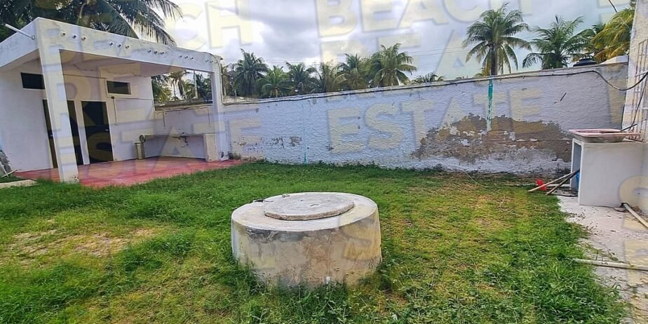 Casa en venta en Sisal Yucatán segunda fila dentro de terreno de 32x19m gran patio con alberca
