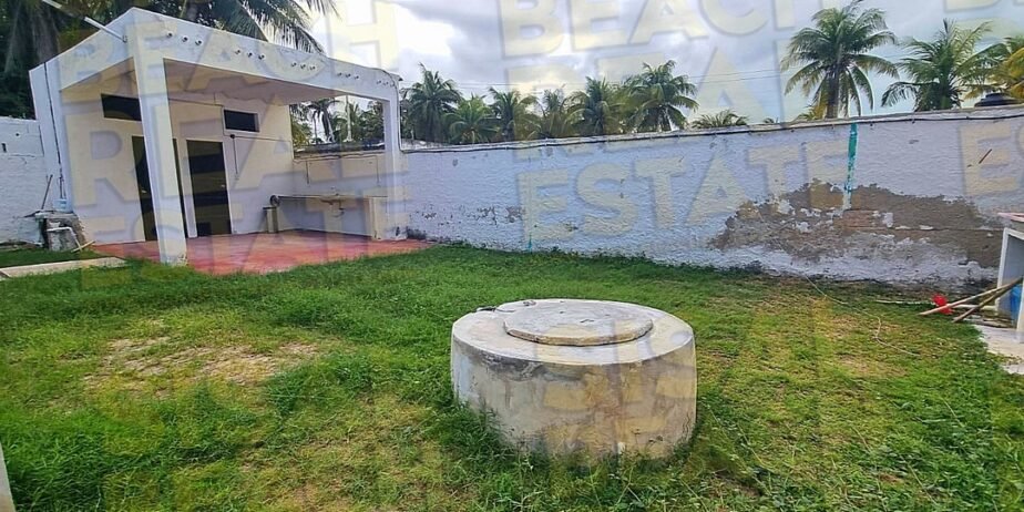 Casa en venta en Sisal Yucatán segunda fila dentro de terreno de 32x19m gran patio con alberca
