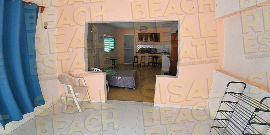 Casa en venta en Sisal Yucatán segunda fila dentro de terreno de 32x19m gran patio con alberca