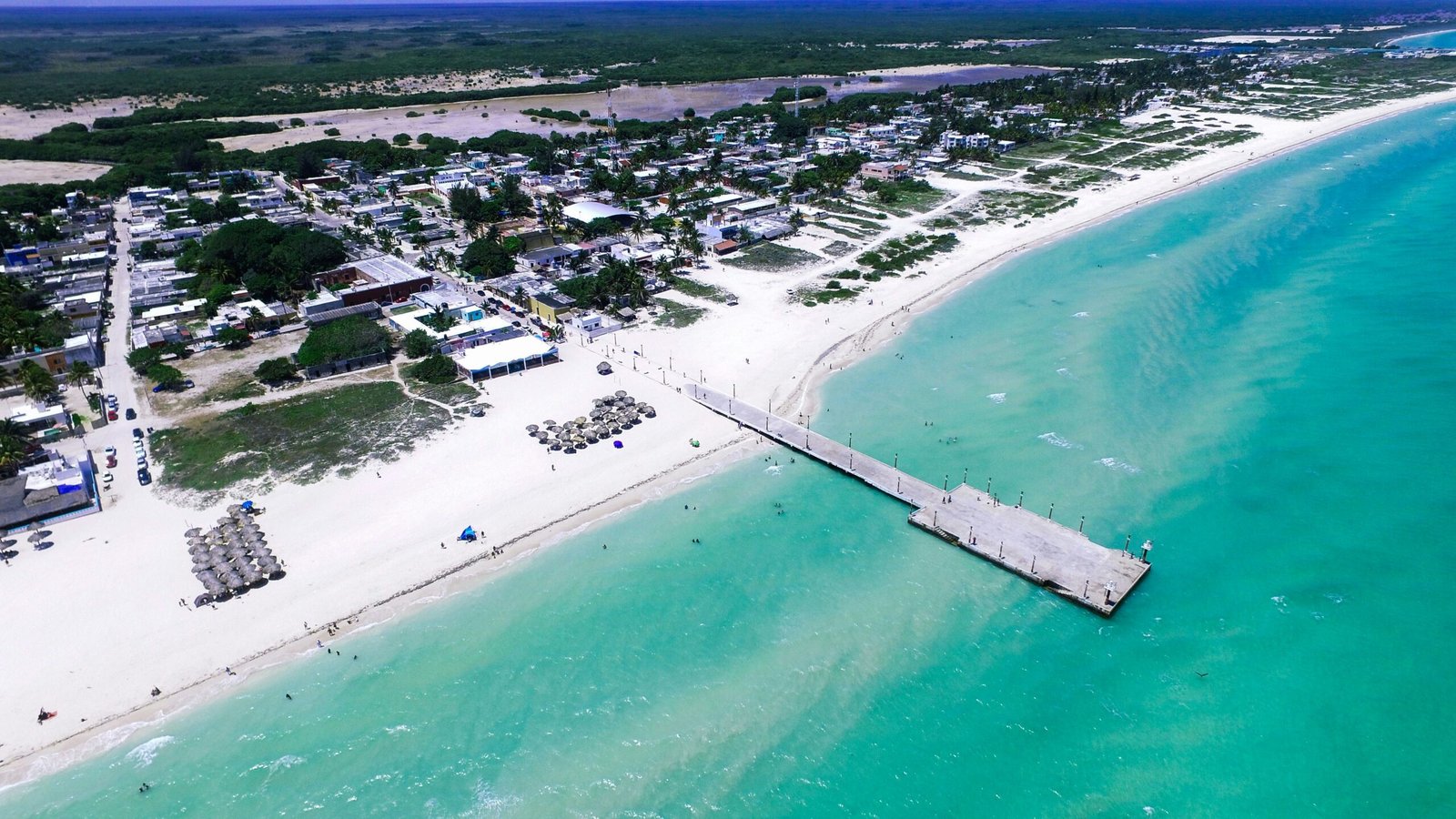 Vista aérea del pueblo de Sisal Yucatán México