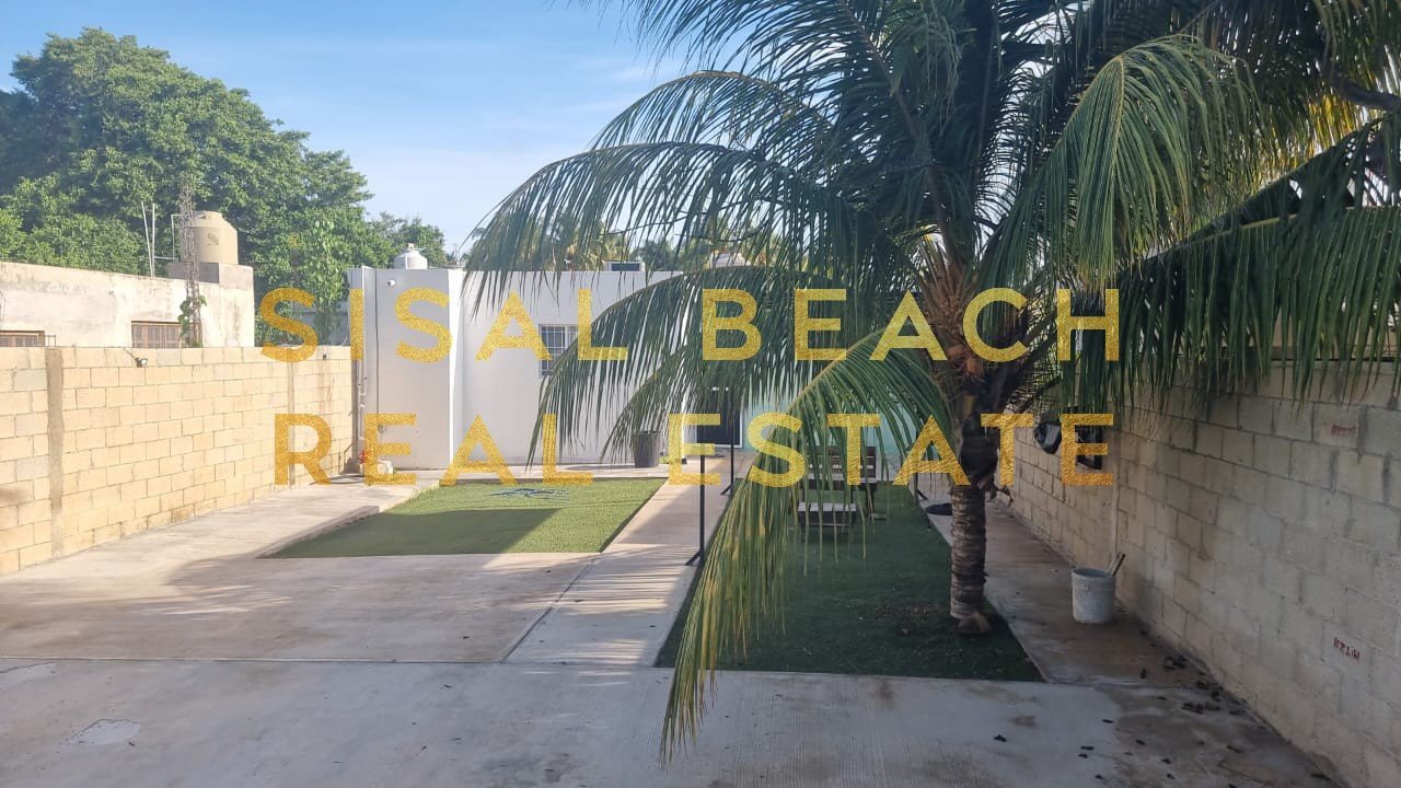 Casa en venta en Sisal Yucatán dentro de terreno 10x30m con alberca y patio