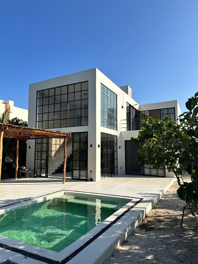 Casa nueva frente al mar en Sisal Yucatán con 3 cuartos, alb
